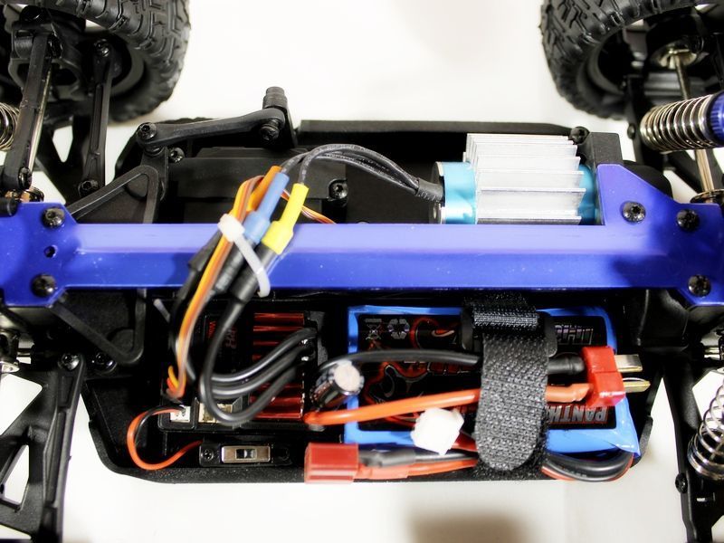 Р/У трагги Remo Hobby S-EVOR Brushless 4WD 2.4G 1/16 RTR + Li-Po и З/У (Красный)