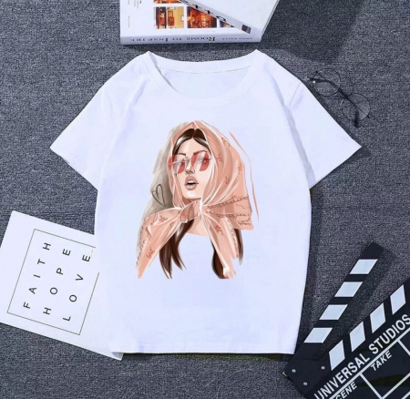 Футболка женская Девушка в платке-белая